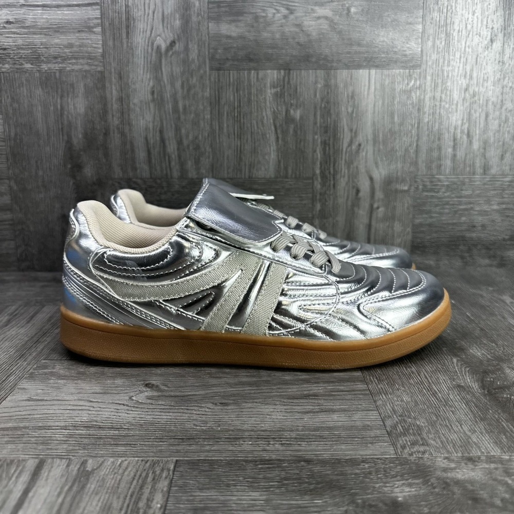 Steve Madden Madrid Women's size 6 Metallic Gum Bottom Shoes